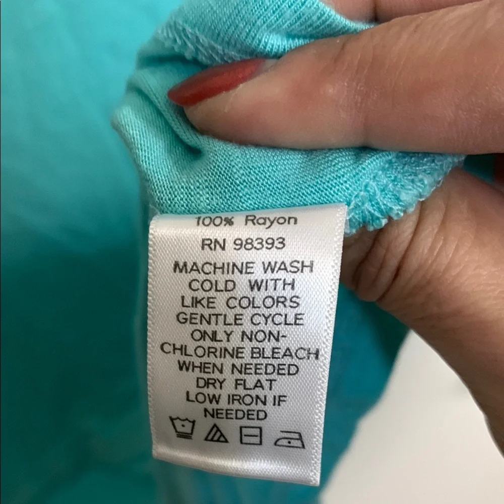 Lisa Rinna Collection Green Asymmetrical Cap Sleeve Tee - Picture 5 of 7